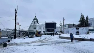 В Омске на Любинском проспекте начали разбирать сцену