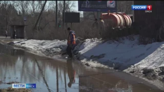 В Омске большая вода затопила трамвайные пути