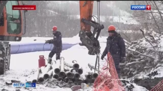 В центре Омска под водой начинают прокладывать новый трубопровод