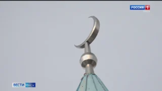 Верующие мусульмане отмечают Ураза-байрам