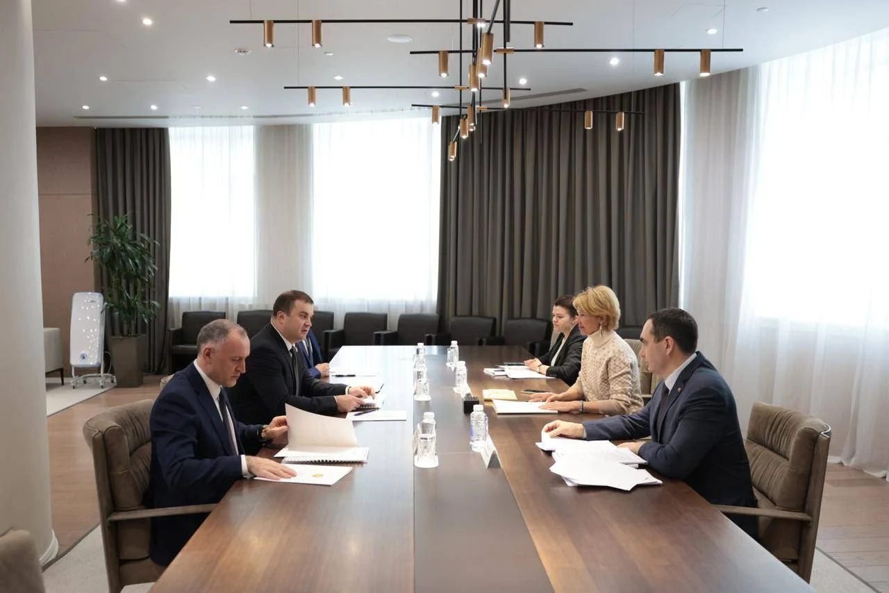 Виталий Хоценко обсудил развитие агропромышленного комплекса Омской области с Оксаной Лут