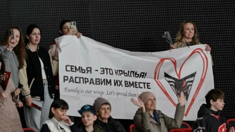 ХК «Омские Крылья» вышел во второй раунд плей‑офф