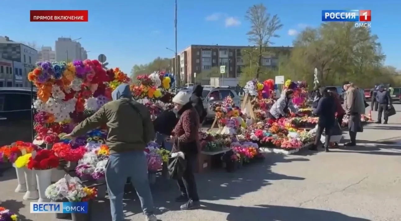 На Радоницу на омских кладбищах организуют дополнительные точки с ритуальными товарами