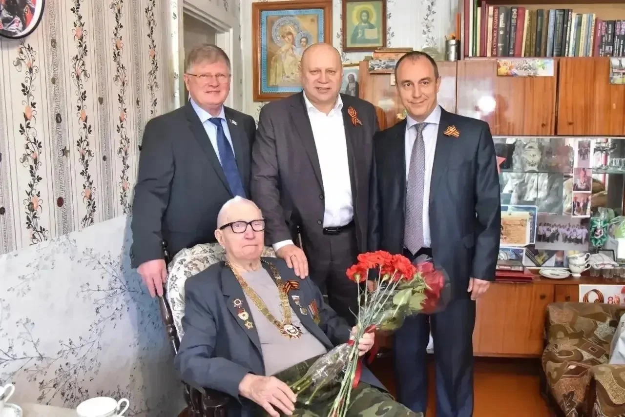 В Омске поздравляют ветеранов с наступающим Днём Победы