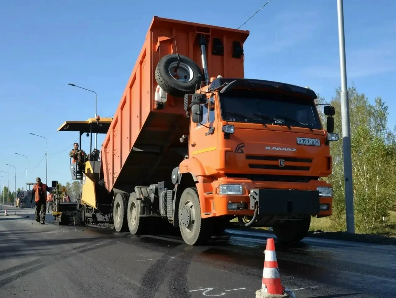 В селах Омской области распределили более 123 млн рублей на ремонт дорог