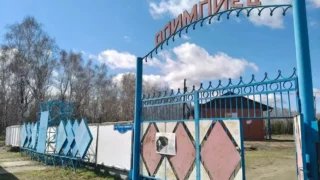 В Омской области поручили полностью обновить спортивный стадион «Олимпиец»