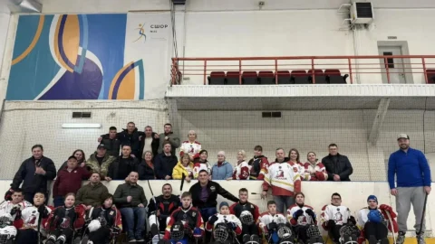 В Центре паралимпийской и сурдлимпийской подготовки появилась областная команда по следж-хоккею