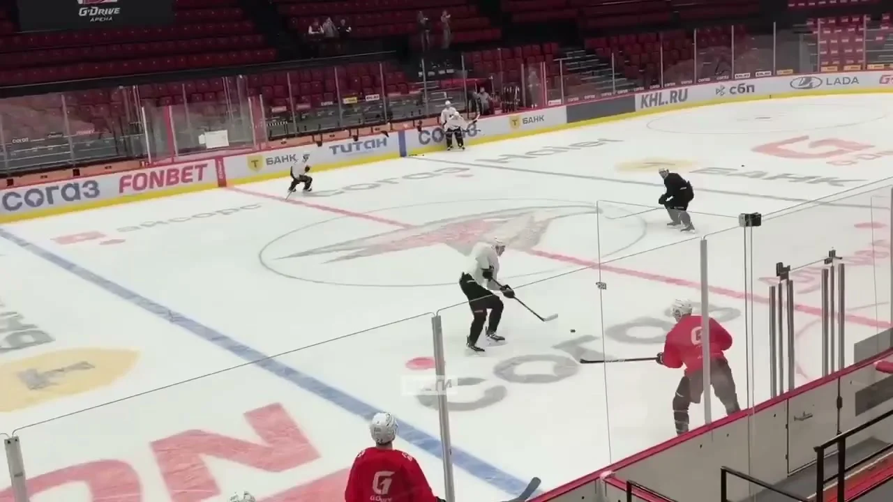 Защитник «Авангарда» Вячеслав Войнов вернулся к тренировкам