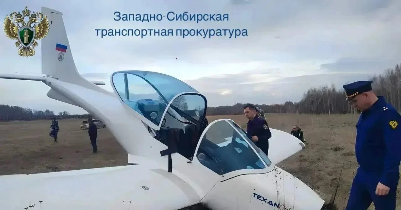 Самолёт совершил вынужденную посадку в поле в Омской области