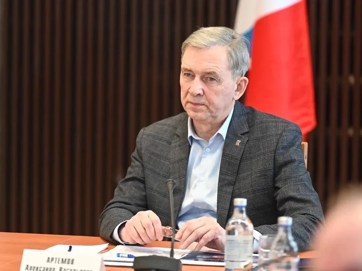 Виталий Хоценко поздравил председателя Законодательного Собрания Омской области Александра Артёмова