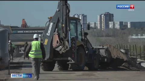 Без отставаний от срока и задержек зарплат: в Омске продолжается ремонт моста у Телецентра