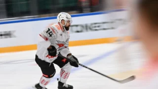 Нападающий омского «Авангарда» Иван Игумнов перенес операцию на ноге