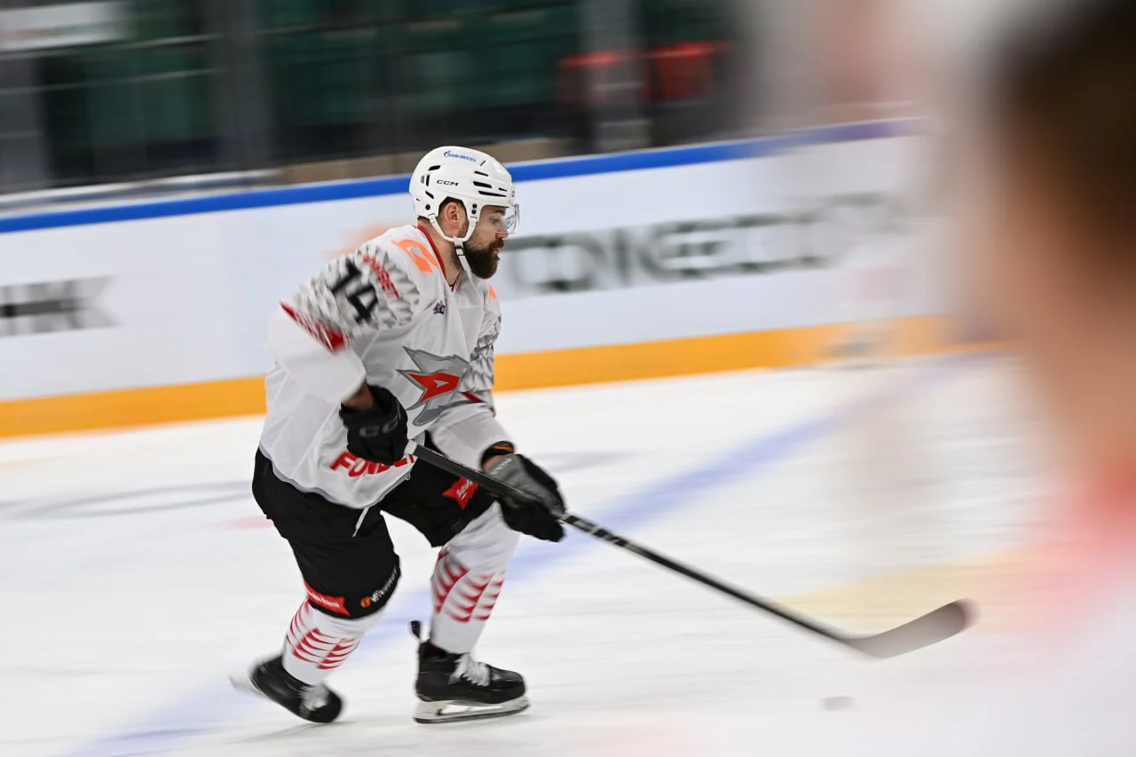 Нападающий омского «Авангарда» Иван Игумнов перенес операцию на ноге