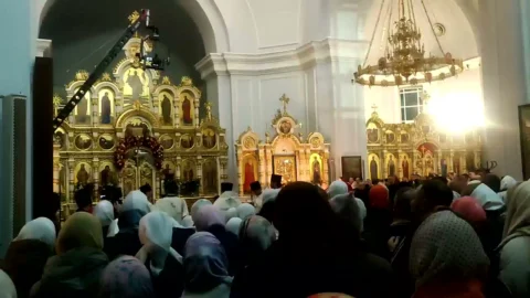 Пасхальная служба проходит в Успенском соборе