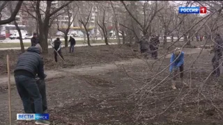 Несмотря на прохладную погоду, сотни омичей вышли на субботник