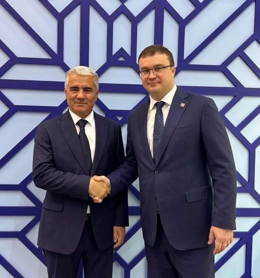 Губернатор Виталий Хоценко встретился с хокимом Бухарской области Ботиром Зариповым