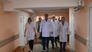 Виталий Хоценко оценил качество ремонта поликлиники в Павлоградском районе