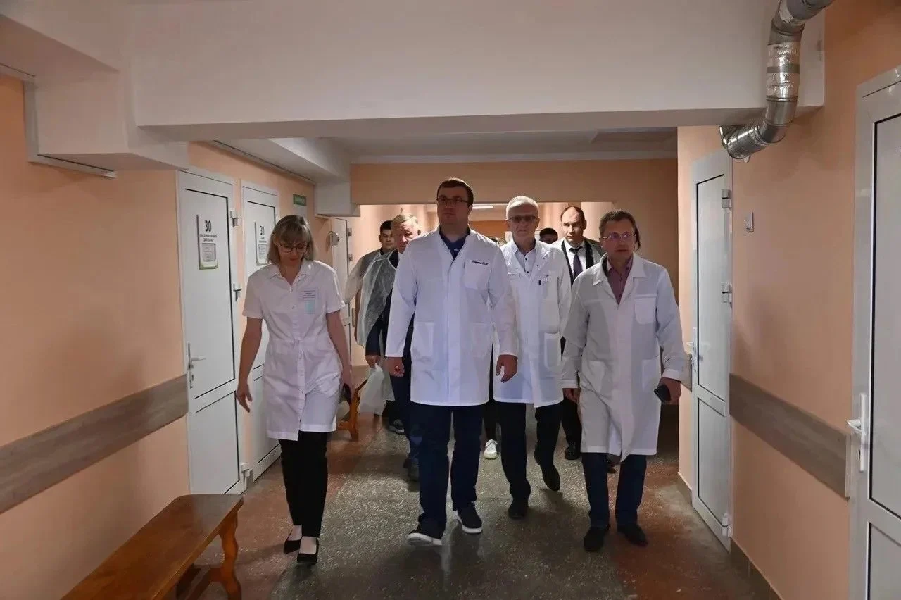 Виталий Хоценко оценил качество ремонта поликлиники в Павлоградском районе