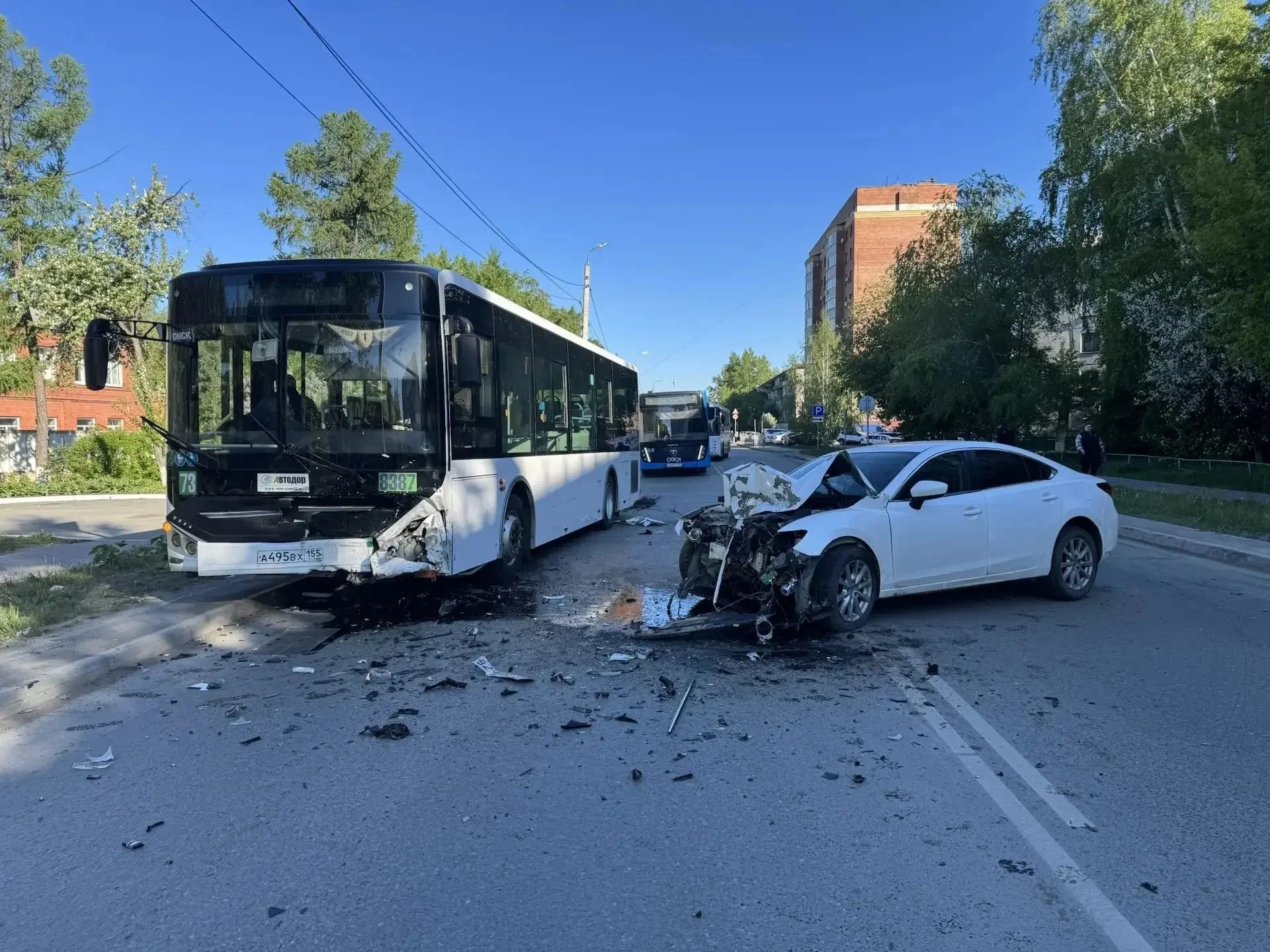 В Омске иномарка «влетела» в пассажирский автобус