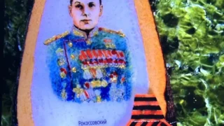 Омский микроминиатюрист Анатолий Коненко создал георгиевскую ленточку