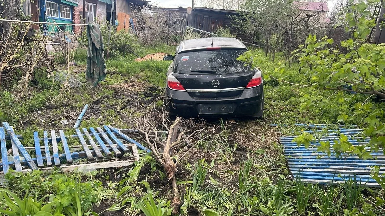 В Омской области водитель сбил детей на электросамокате
