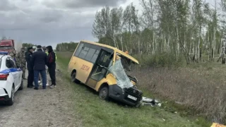 В Омске устанавливают обстоятельства ДТП, в котором пострадали школьники, одних из которых погиб