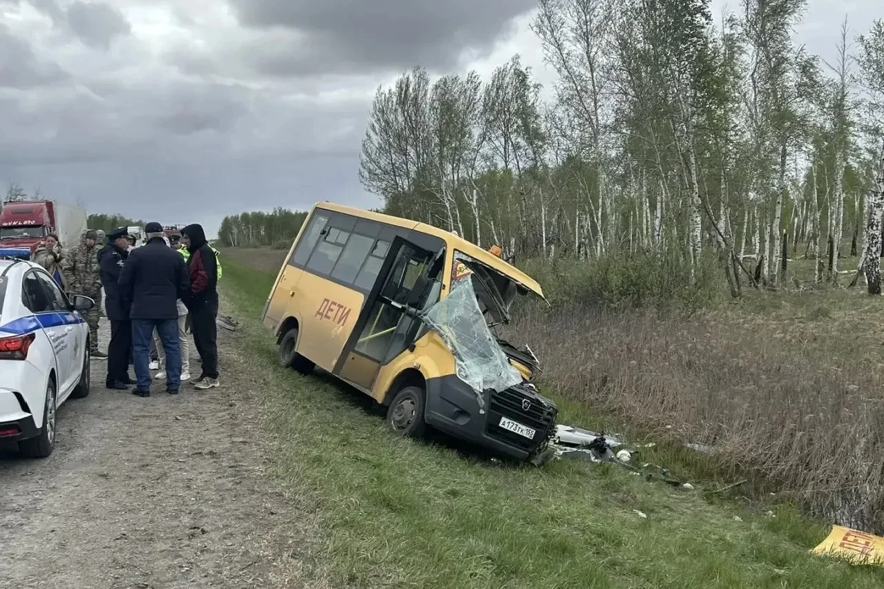 В Омске устанавливают обстоятельства ДТП, в котором пострадали школьники, одних из которых погиб