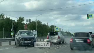 В Омской области на трассе случилось ещё одно ДТП с участием трёх машин