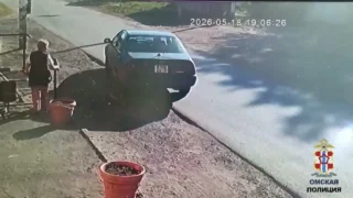 В Омской области подростки на скутере врезались в легковой автомобиль