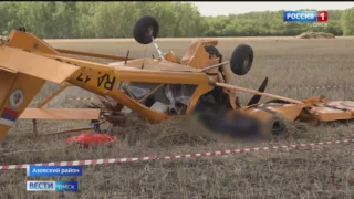 Легкомоторный самолет разбился во время авиационных работ в Омской области