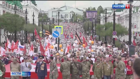 По центральным улицам Омка прошёл Бессмертный полк