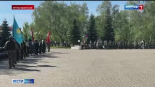 Курсанты Омского автобронетанкового института провели акцию «Бессмертный полк»