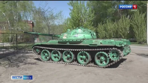 Левобережная достопримечательность, танк Т-62, покинул двор, в котором простоял много лет