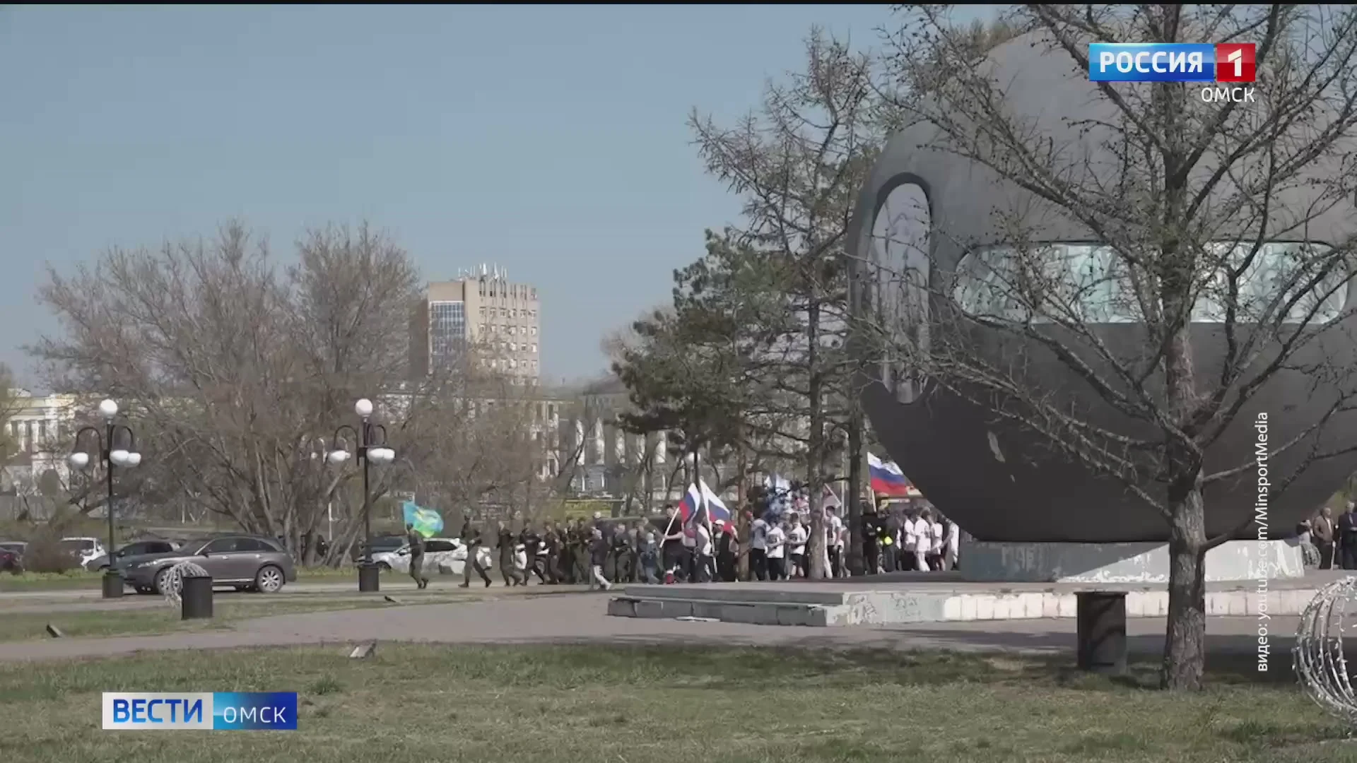 В Омске на площади Бухгольца стартовал забег Победы