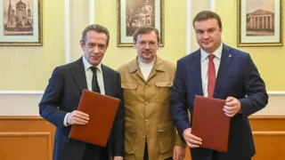 Виталий Хоценко и Владимир Машков подписали соглашение о развитии театрального искусства в Омске