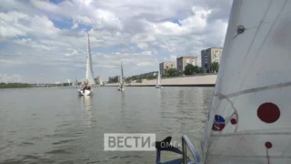 В Омске прошел парад яхт, посвященный Дню России