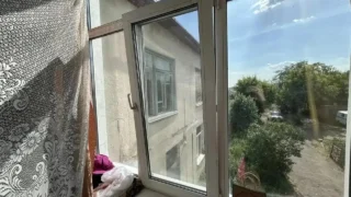 4‑летняя девочка выпала из окна в Омской области