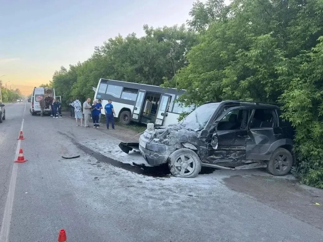 В Омске произошло смертельное ДТП с пассажирским автобусом