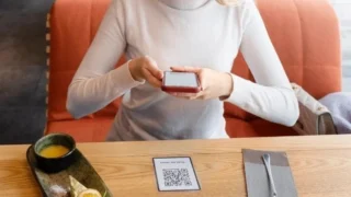 С 1 сентября в России появится универсальный QR-код для оплаты товаров