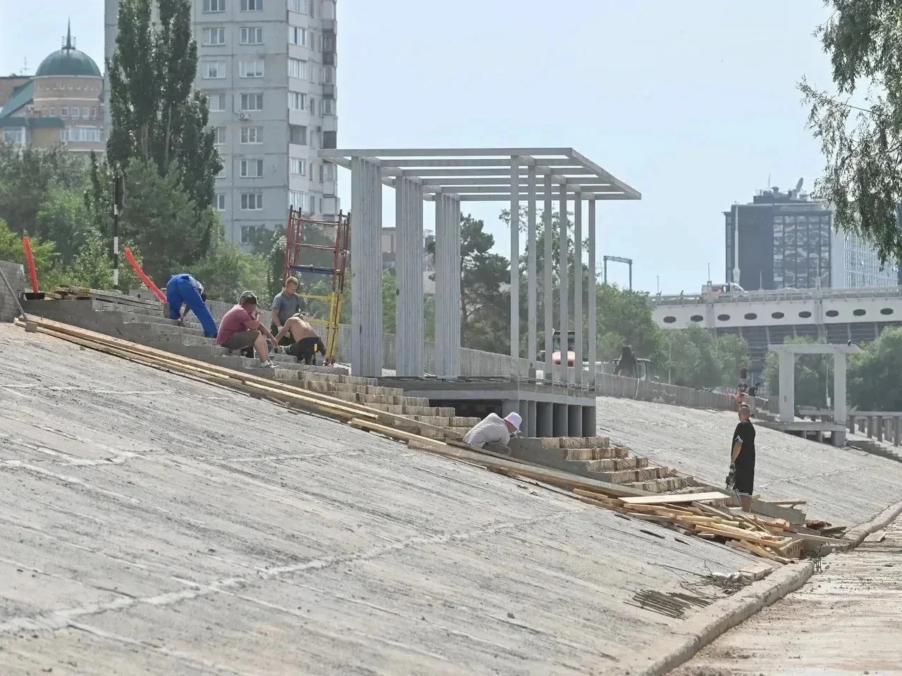 В Омске продолжается обновление набережной Тухачевского