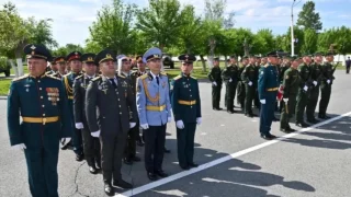 Виталий Хоценко поздравил выпускников Омского автобронетанкового инженерного института