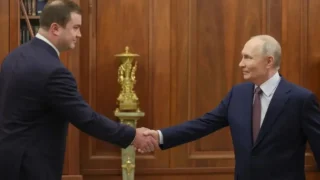 Президент Владимир Путин поздравил омичей с Днём России