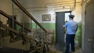 В Омске в доме на улице Звездова обрушился потолок