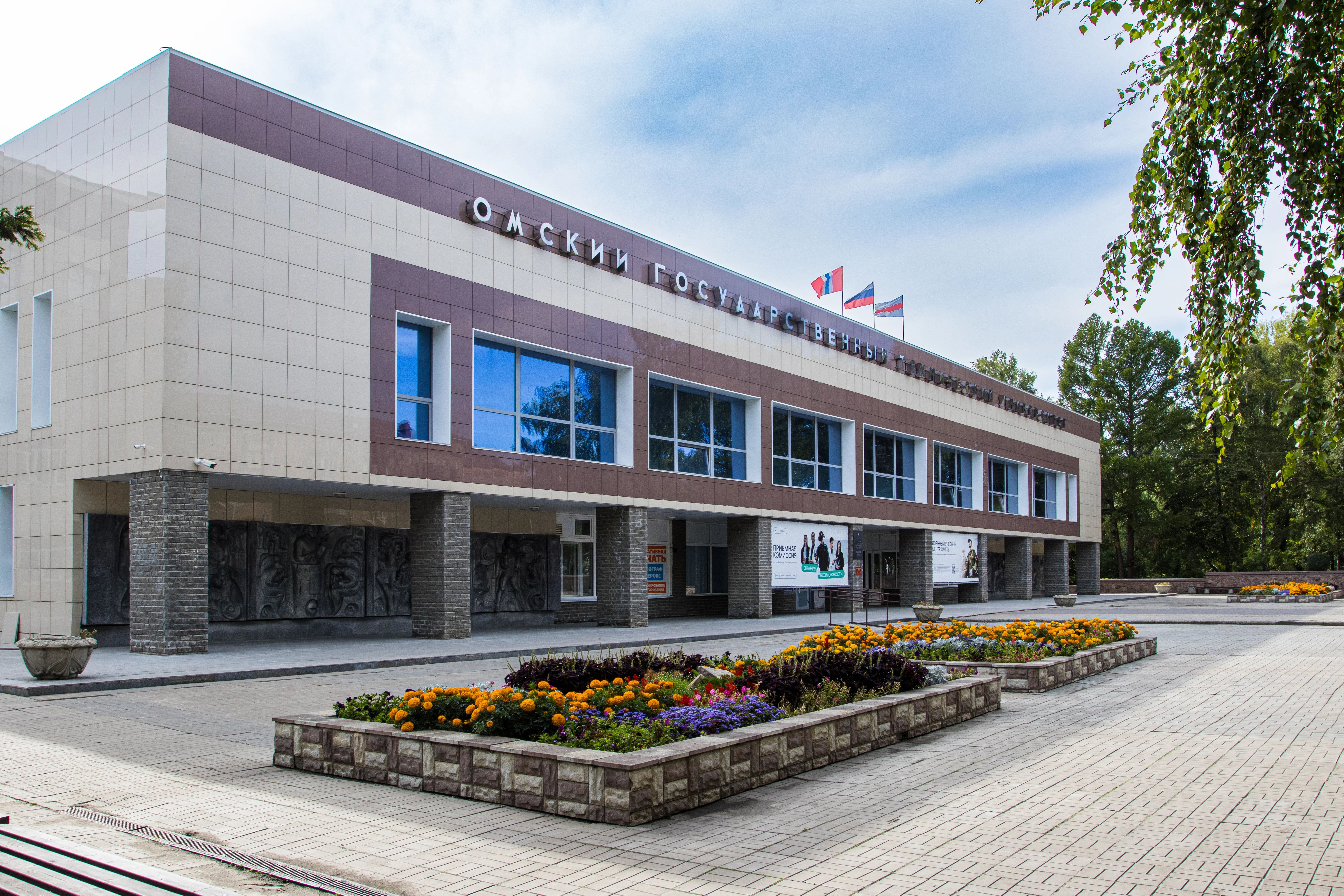 Место, где начинается карьера: опорный вуз региона начал прием документов