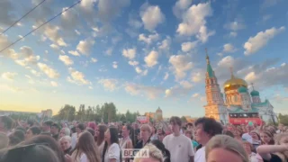 Тысячи омичей собрались на Соборной площади, чтобы ярко отметить День молодежи