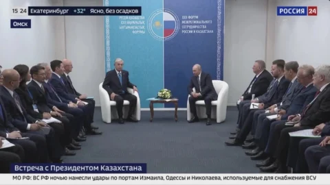 Владимир Путин поблагодарил губернатора Омской области Виталия Хоценко за организацию форума