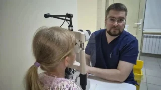 В Омске врачи-офтальмологи извлекли клеща из глаза ребенка  