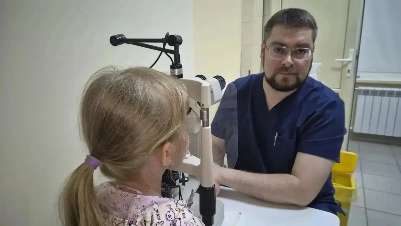 В Омске врачи-офтальмологи извлекли клеща из глаза ребенка  