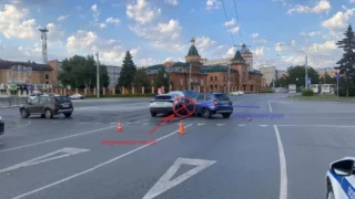 В центре Омска в ДТП пострадали мать и годовалый ребенок