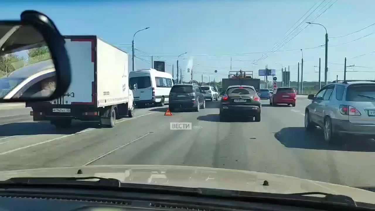 Несколько аварий затруднили движение по мосту у Телецентра